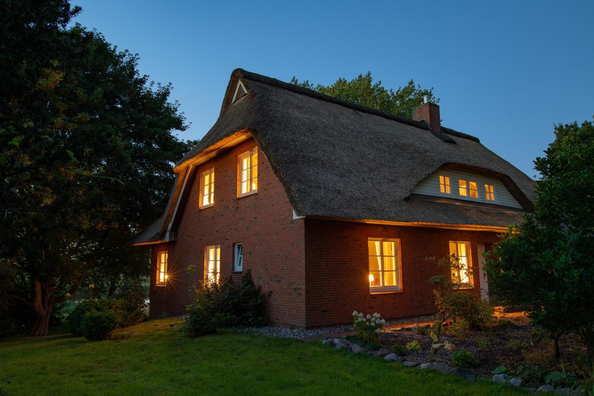 Villa Reetdachhaus Eiderblick Breiholz Exterior foto