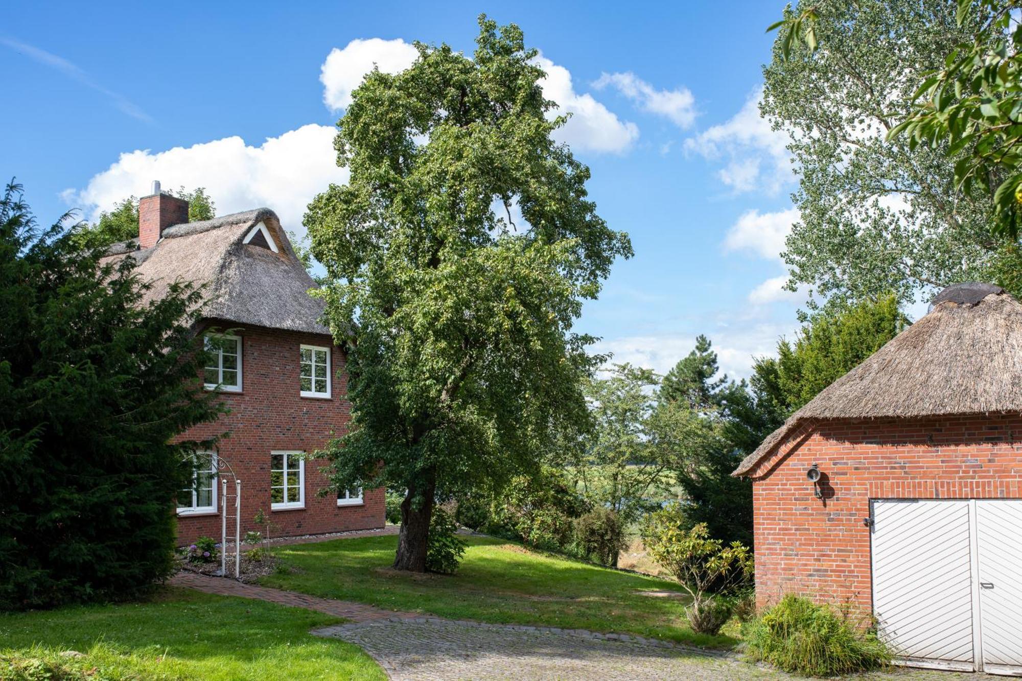 Villa Reetdachhaus Eiderblick Breiholz Exterior foto