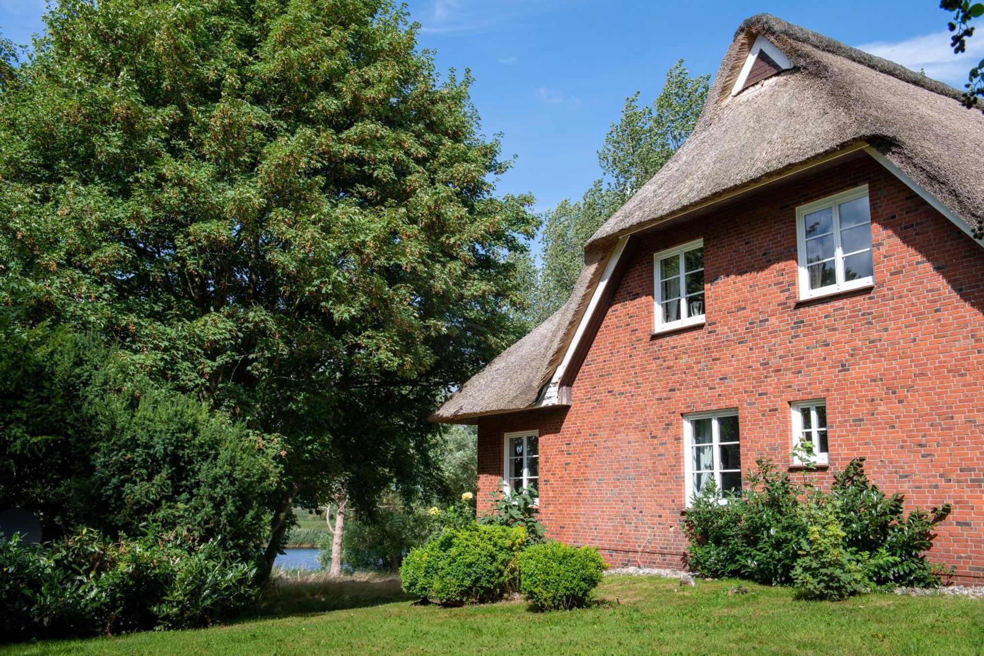 Villa Reetdachhaus Eiderblick Breiholz Exterior foto