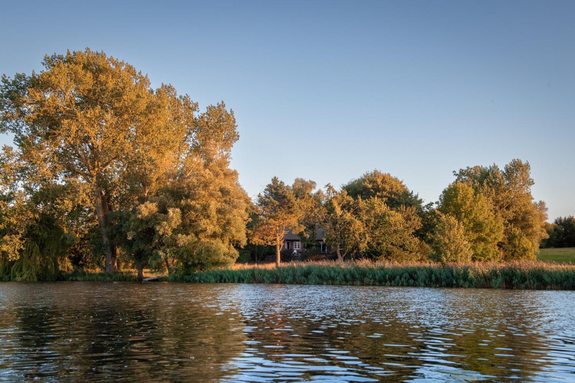 Villa Reetdachhaus Eiderblick Breiholz Exterior foto
