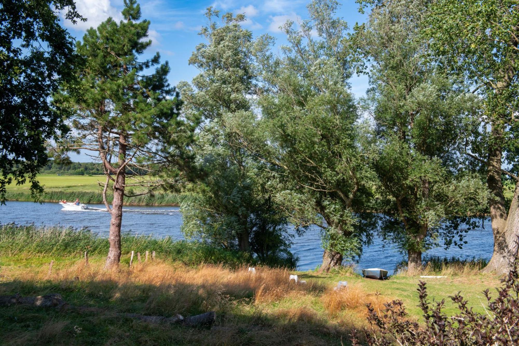 Villa Reetdachhaus Eiderblick Breiholz Exterior foto