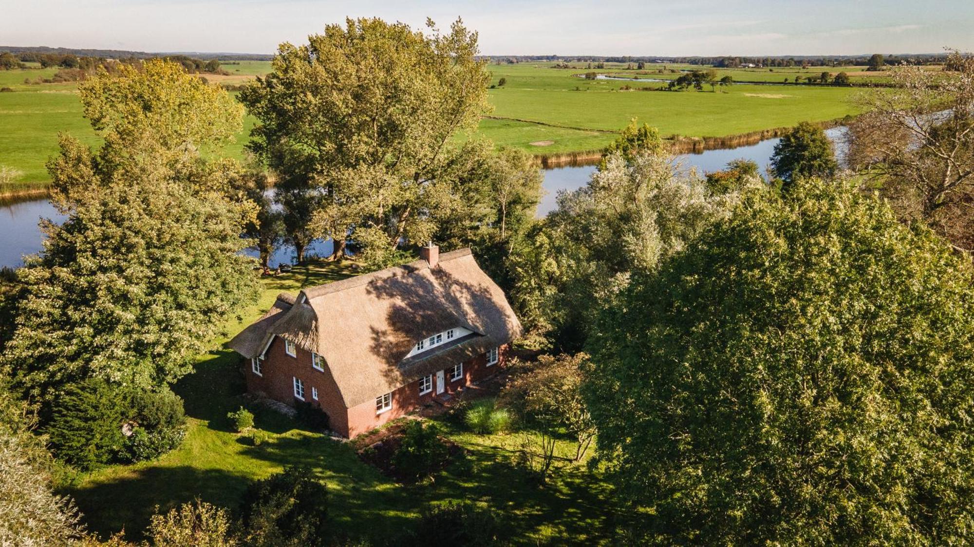 Villa Reetdachhaus Eiderblick Breiholz Exterior foto